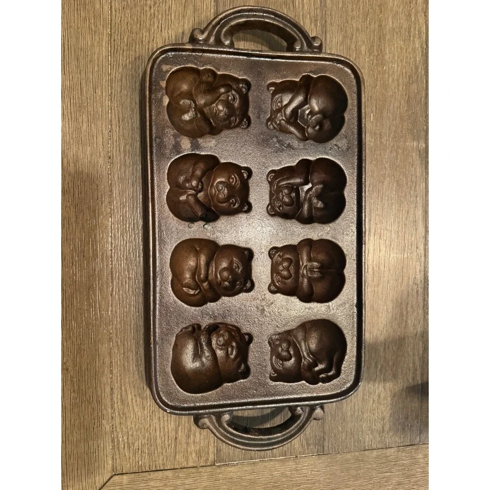 Vintage John Wright Cast Iron Teddy Pan 8 Bear Muffin Cornbread Mold USA Made